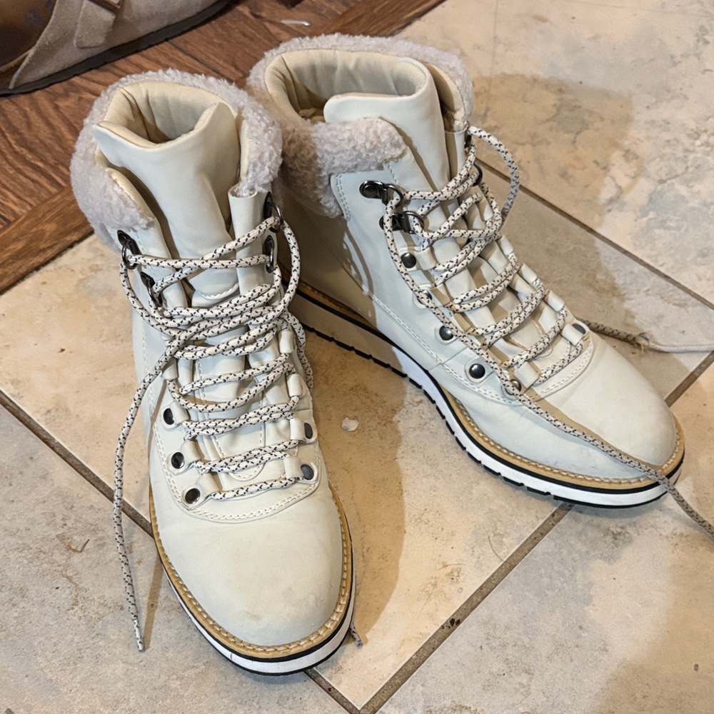 Women's Cream Lace-Up Winter Boots